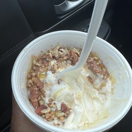 Butterscotch ice cream with pecan and butterscotch topping