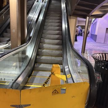 AMC Burbank 16 - Cinema Near Me - Burbank, California