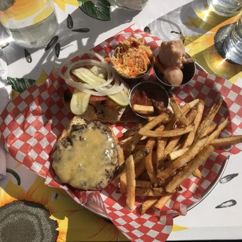 Island Cafe - Beef Burger - Cafes Near Me - Toronto, Ontario