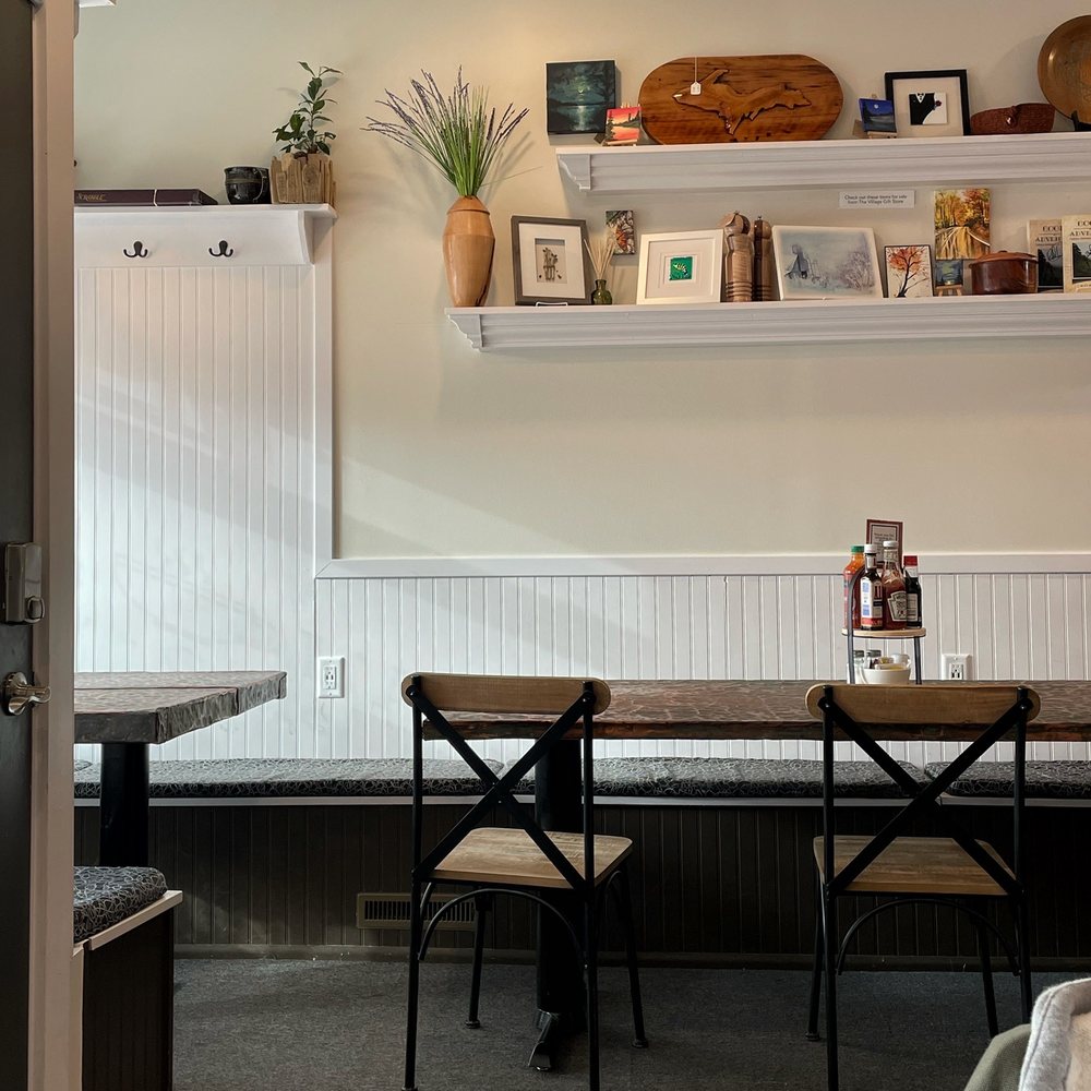 Café L'Anse - Seating and decor - Coffee & Tea Near Me - L'Anse, Michigan