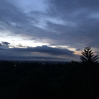 F8 Bed and Breakfast - What 7PM looks like. - Bed & Breakfast Near Me - Tagaytay, CAV