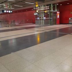 港鐵荃灣西站