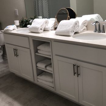 Clean Reflections - Clean bathrooms - Home Cleaning Near Me