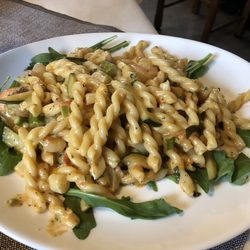 Das Rad - Gamelli pasta with shrimp, asparagus and arugula.