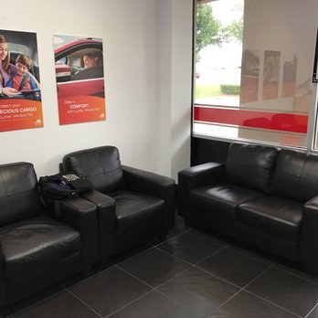 Pro Tint - Cozy seating in the waiting area. - Car Window Tinting Near Me - Plano, Texas
