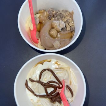 Mojo Yogurt - two bowls of yogurt and chocolate - Ice Cream & Frozen Yogurt Near Me - Tempe, Arizona