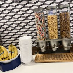 Holiday Inn Express & Suites Santa Ana - Orange County - Cereal and banana