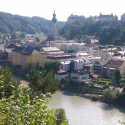 Waldgasthaus Naturfreunde - Blick vom Waldgasthaus auf Burghausen