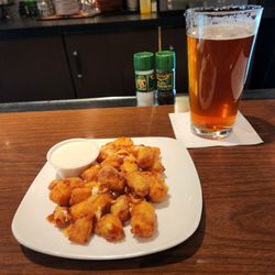 Milwaukee Grill - Cheese curds and an amber
