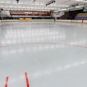Patinoire d'Avignon - Voici notre piste qui est prête à vous accueillir ! - Skating Rinks Near Me - Avignon, 84 Patinoire d'Avignon - Voici notre piste qui est prête à vous accueillir ! - Skating Rinks Near Me - Avignon, 84