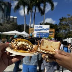 Eeeeeatscon Miami - Soft shell crab sandwich and pork belly sandwich