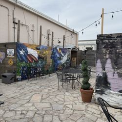 5280 Burger & Taphouse - Outdoor seating