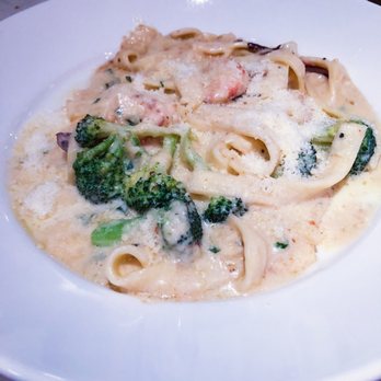Petterinos - Fettuccine & Shrimp Alfredo - American Near Me - Chicago, Illinois Petterinos - Fettuccine & Shrimp Alfredo - American Near Me - Chicago, Illinois