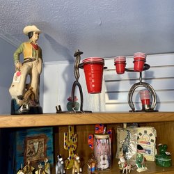 Memory Lane Trinkets and Treasures - Interior & merchandise