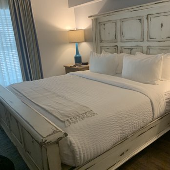 Hotel Simone - Bedroom - Hotels Near Me - St Simons Island, Georgia