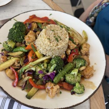 Porta Via Calabasas - Orange Ginger Stir Fry with chicken - New American Near Me - Calabasas, California Porta Via Calabasas - Orange Ginger Stir Fry with chicken - New American Near Me - Calabasas, California