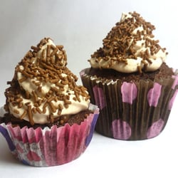 Shiny Cakes - Cupcake e Mini Cupcake de Brigadeiro