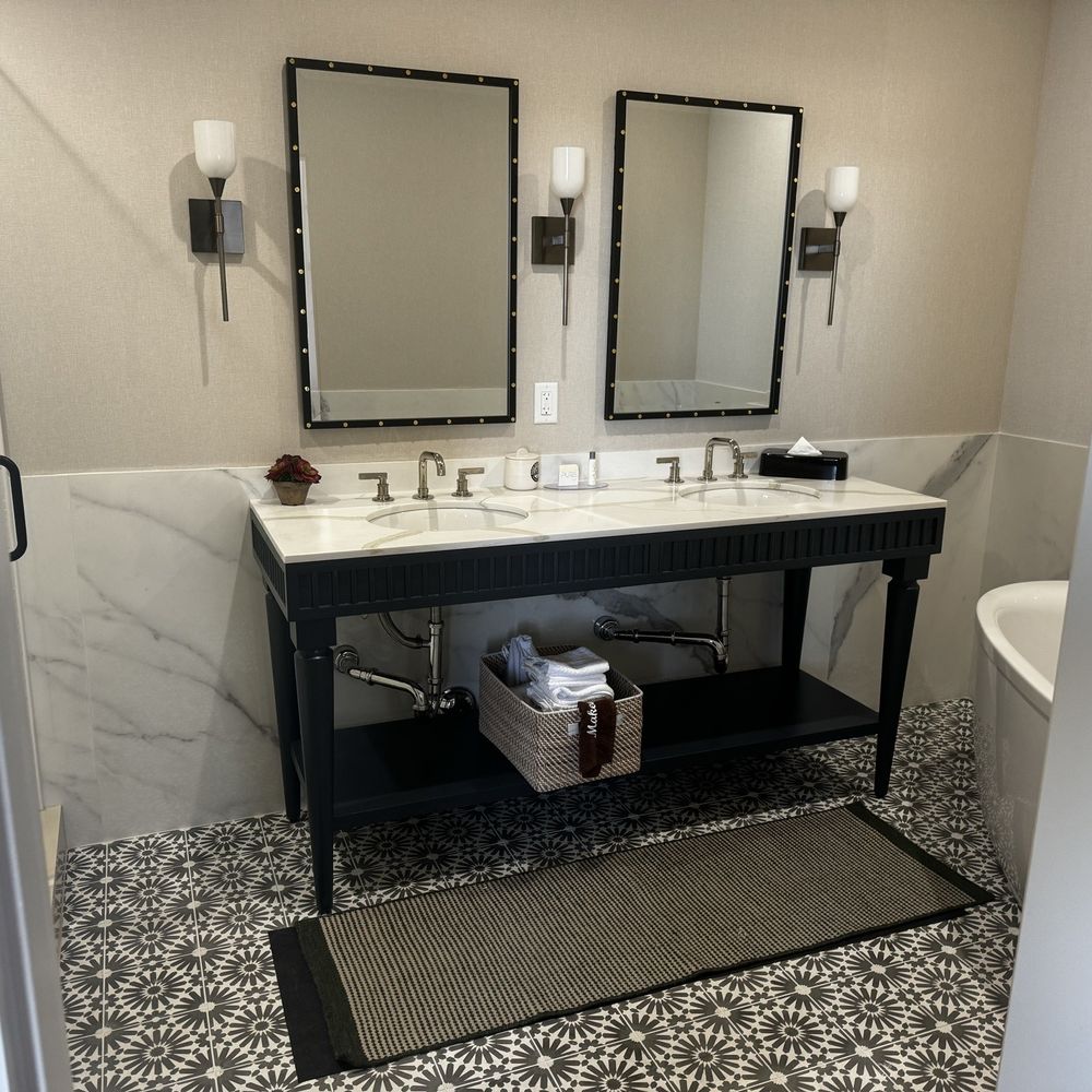 Paso Robles Inn - Bathroom - Hotels Near Me - Paso Robles, California