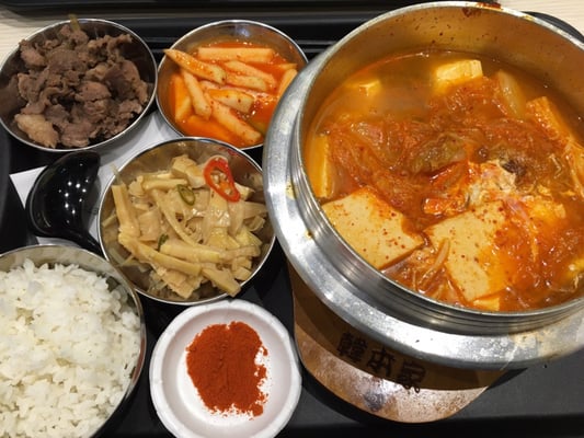 Gloria Outlets by null