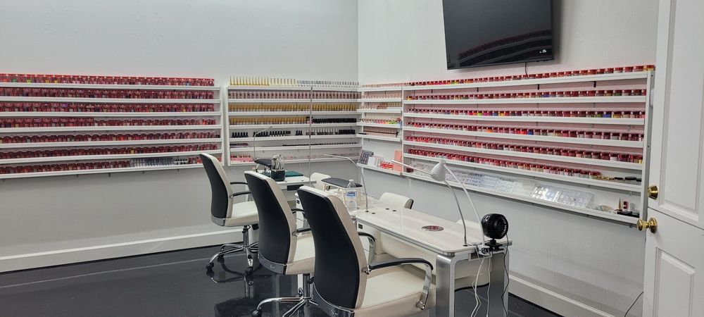 Nails Studio Oakdale Logo