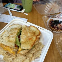 tuna sandwich, cranberry tart tuna sandwich, cranberry tart