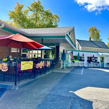 Lady Di's Deli & Diner - Building indoor or patio seating - Diners Near Me - Saint Charles, Missouri