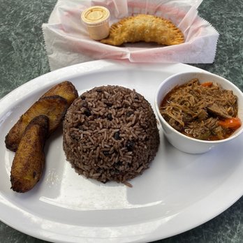 D'Cache Latin Cafe - Ropa Vieja and beef empanada - Latin American Near Me - Berwyn, Illinois