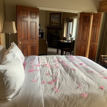 Pine Ridge Inn - Hotels Near Me - Bend, Oregon