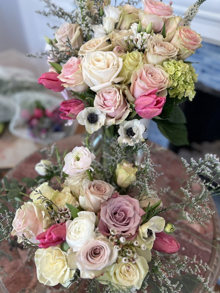 BLOOM BAR Updated September 2024 Request Information 14 Photos