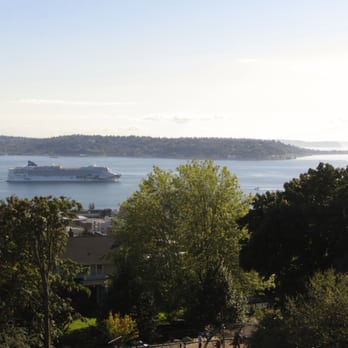 Kerry Park - Puget Sound with cruseliner - Parks Near Me - Seattle, Washington Kerry Park - Puget Sound with cruseliner - Parks Near Me - Seattle, Washington