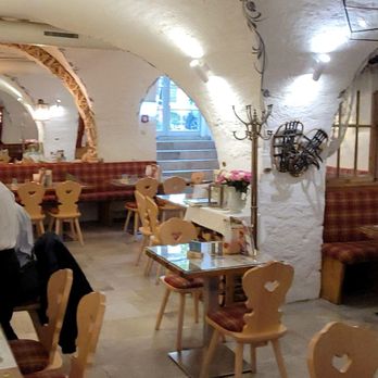 Restaurant Löwenbräu - Lower level dining just off the street - Bavarian Near Me - Baden-Baden, BW