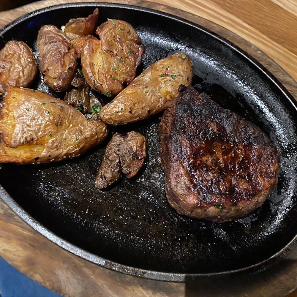 Bigfire - Filet mignon with crispy smashed potatoes - American Near Me - Orlando, Florida Bigfire - Filet mignon with crispy smashed potatoes - American Near Me - Orlando, Florida