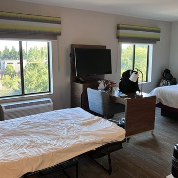 Hampton Inn & Suites Seattle/Kent,WA - Pullout sofa and king bed - Hotels Near Me - Kent, Washington Hampton Inn & Suites Seattle/Kent,WA - Pullout sofa and king bed - Hotels Near Me - Kent, Washington