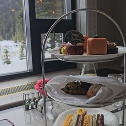 Fairmont Chateau Lake Louise Dining Room - Tea time