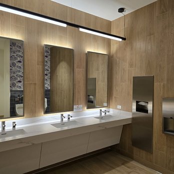 Wayfair - Men's room - Department Stores Near Me - Wilmette, Illinois