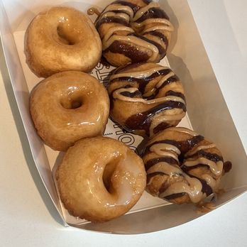 Dapper Doughnut - Glaze - Peanut Butter & Chocolate - Donuts Near Me - Tampa, Florida