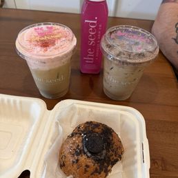 Regular Strawberries & cream latte, Regular Spanish latte, Dragonfruit Lemonade and Oreo bagel bomb.