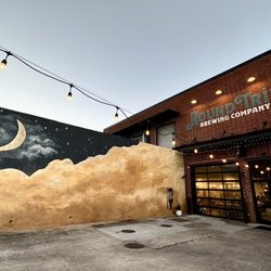 Round Trip Brewing - Entrance