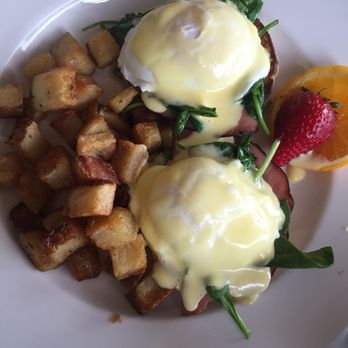 Cafe Jolie - Eggs Benedict Breakfast - Breakfast & Brunch Near Me - Alameda, California