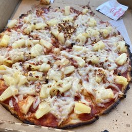 vegan cheese pizza with pineapple vegan cheese pizza with pineapple
