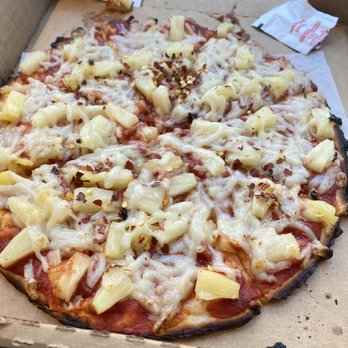 Straw Hat Pizza - vegan cheese pizza with pineapple - Pizza Near Me - San Jose, California Straw Hat Pizza - vegan cheese pizza with pineapple - Pizza Near Me - San Jose, California