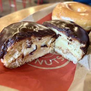 Do-Rite Donuts & Chicken - Boston cream donut and vanilla bean glazed donut - Donuts Near Me - Chicago, Illinois Do-Rite Donuts & Chicken - Boston cream donut and vanilla bean glazed donut - Donuts Near Me - Chicago, Illinois