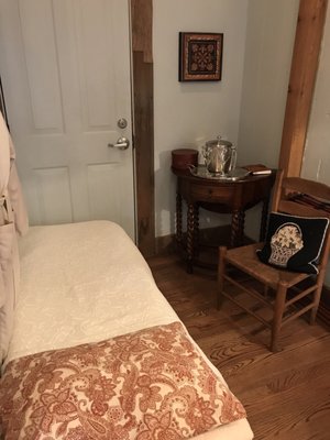 Boone's Colonial Inn by null