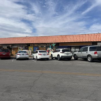 LA VECINDAD - Parking for restaurant which is behind cantina - Tacos Near Me - Las Vegas, Nevada LA VECINDAD - Parking for restaurant which is behind cantina - Tacos Near Me - Las Vegas, Nevada