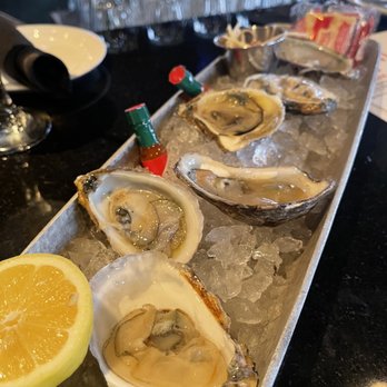 Big Fin Seafood - 1/2 Dozen Raw Oysters - Seafood Near Me - Orlando, Florida Big Fin Seafood - 1/2 Dozen Raw Oysters - Seafood Near Me - Orlando, Florida