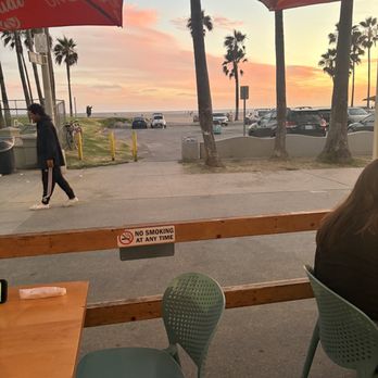 Venice Beach Bar & Kitchen - Dive Bars Near Me - Venice, California Venice Beach Bar & Kitchen - Dive Bars Near Me - Venice, California