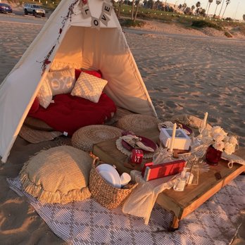 Picnic Del Amor - Tent red - Party & Event Planning Near Me Picnic Del Amor - Tent red - Party & Event Planning Near Me