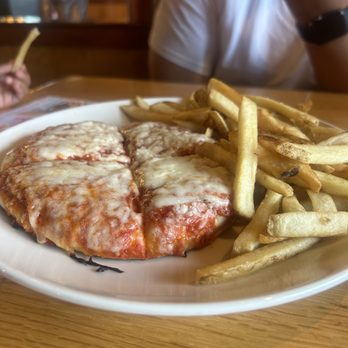 Applebee's Grill + Bar - Kids Cheesy Pizza - American Near Me - Edison, New Jersey Applebee's Grill + Bar - Kids Cheesy Pizza - American Near Me - Edison, New Jersey