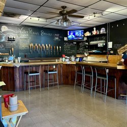 Valley River Brewery - Bar area