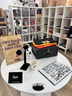 Da Book Joint by null